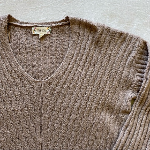 Cropped V-Neck Plush Sweater - Picture 2 of 3